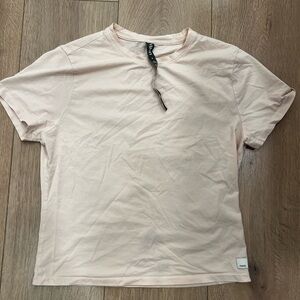 Vuori Women’s Short Sleeve Feather Classic Tee Medium